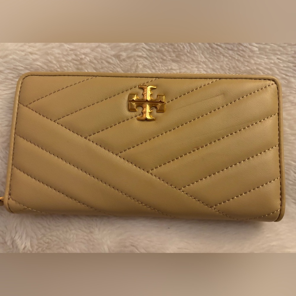 GORGEOUS BRAND NEW WITH TAGS QUILTED BUTTER SOFT LEATHER CLASSIC TORY WALLET